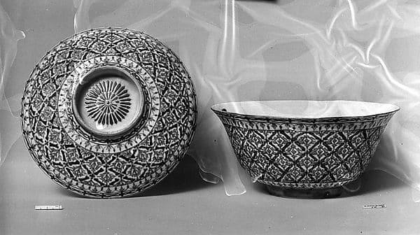 Bowl with Saucer Cover